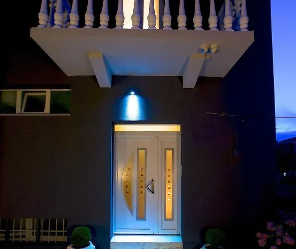 Penthouse Maric 아파트 *